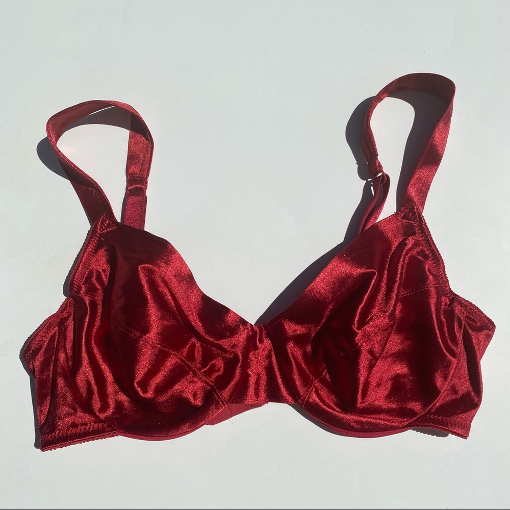 Vintage Victoria’s Secret Bra🍒